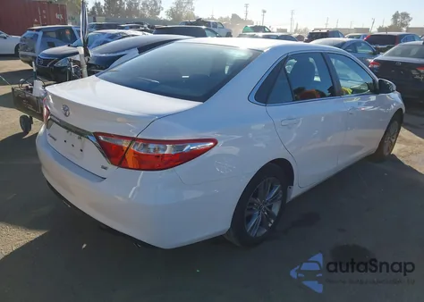 2015 Toyota Camry Se z USA, uszkodzony, nr VIN 4T1BF1FK8FU488598